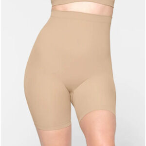 NEW SKIMS High Waisted Seamless Sculpt Mid Thigh Short Size S